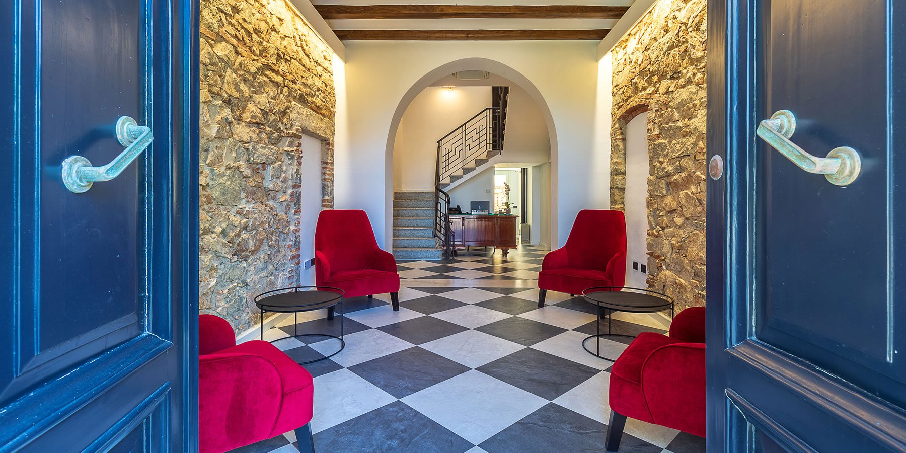 Interno in stile liberty del Raphael Hotel ad Arbatax