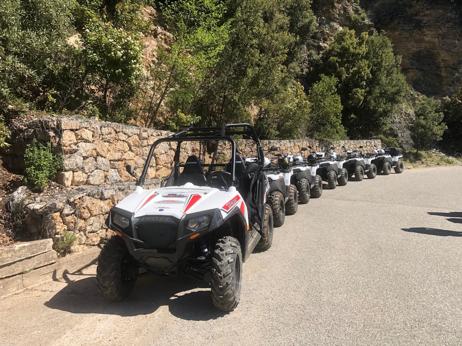 Quad e buggy pronti per un tour Wild Ogliastra sull'altopiano di Baunei