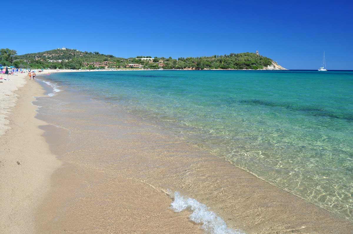 La spiaggia di Marina di Tertenia, sulla costa sud dell'Ogliastra