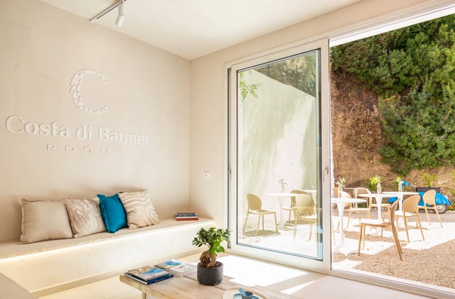 Interni luminosi di Costa di Baunei Rooms, affittacamere a Baunei in Ogliastra